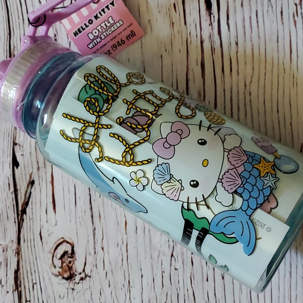 🆕️ HELLO KITTY PLASTIC BOTTLE WITH STICKERS 💜💕